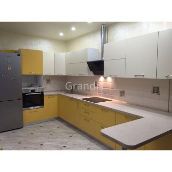 ИЗОЛЬДА - кухня с желтыми и белыми фасадами (размер 3,4×1,6 метра)